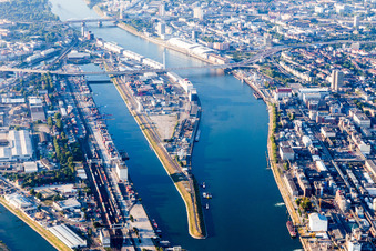 Vue aérienne de Neckarspitze Mühlauhafen à le quartier Innenstadt in Mannheim dans le département Bade-Wurtemberg, Allemagne