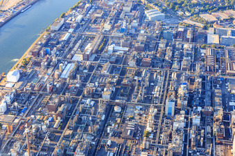 Quartier BASF in Ludwigshafen am Rhein dans le département Rhénanie-Palatinat, Allemagne du point de vue du drone