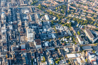 Quartier BASF in Ludwigshafen am Rhein dans le département Rhénanie-Palatinat, Allemagne d'un drone