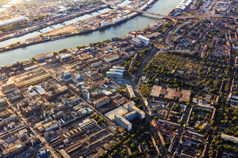 Vue aérienne de Bâtiment Bürp « D 105 » à le quartier BASF in Ludwigshafen am Rhein dans le département Rhénanie-Palatinat, Allemagne