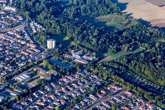 Vue aérienne de La maison du Dr Hans Barden à le quartier Gartenstadt in Ludwigshafen am Rhein dans le département Rhénanie-Palatinat, Allemagne