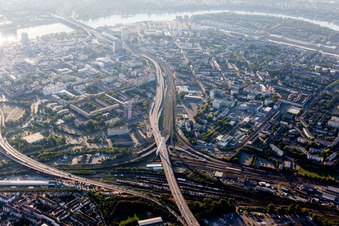 Vue oblique de Route surélevée à le quartier Mitte in Ludwigshafen am Rhein dans le département Rhénanie-Palatinat, Allemagne