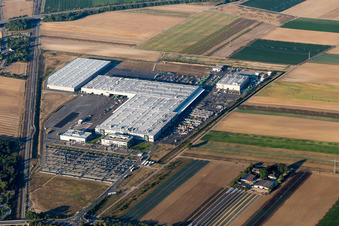 Vue aérienne de Usine de fabrication de véhicules de Joseph Vögele AG à le quartier Rheingönheim in Ludwigshafen am Rhein dans le département Rhénanie-Palatinat, Allemagne