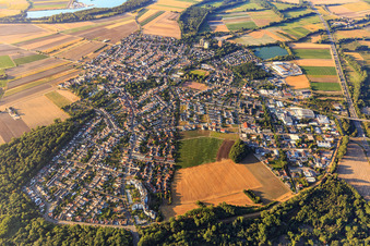 Vue aérienne de Vue du nord à Neuhofen dans le département Rhénanie-Palatinat, Allemagne