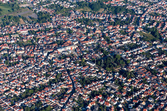 Vue aérienne de Vue de la ville du centre-ville à Schifferstadt dans le département Rhénanie-Palatinat, Allemagne