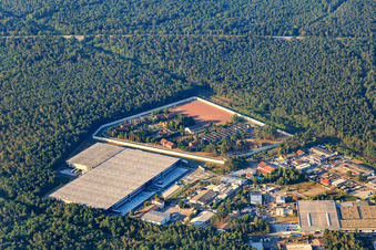 Vue aérienne de A + P Logistic GmbH et centre de détention pour jeunes Schifferstadt à Schifferstadt dans le département Rhénanie-Palatinat, Allemagne