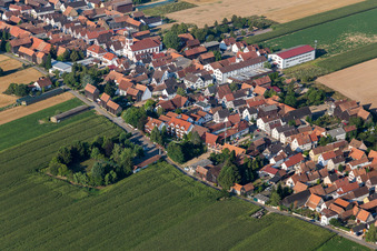 Vue aérienne de Hôtel Restaurant Krone à le quartier Hayna in Herxheim bei Landau dans le département Rhénanie-Palatinat, Allemagne