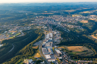 Vue aérienne de Du nord-ouest à le quartier Fehrbach in Pirmasens dans le département Rhénanie-Palatinat, Allemagne