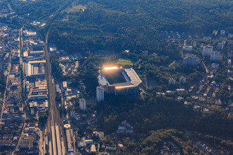 Vue aérienne de Fritz-Walter-Stadion du 1. FC Kaiserslautern vu de l'ouest à Kaiserslautern dans le département Rhénanie-Palatinat, Allemagne
