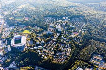 Vue aérienne de Zone d'installations sportives de l'arène du stade " Fritz-Walter-Stadion " sur Fritz-Walter-Straße dans le quartier de Betzenberg à Kaiserslautern dans le département Rhénanie-Palatinat, Allemagne