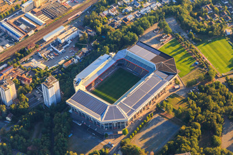 Photographie aérienne de Stade Fritz-Walter du FCK sur le Betzenberg à Kaiserslautern dans le département Rhénanie-Palatinat, Allemagne