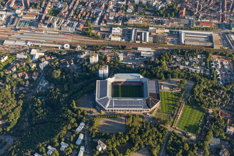 Photographie aérienne de Zone d'installations sportives de l'arène du stade " Fritz-Walter-Stadion " sur Fritz-Walter-Straße dans le quartier de Betzenberg à Kaiserslautern dans le département Rhénanie-Palatinat, Allemagne