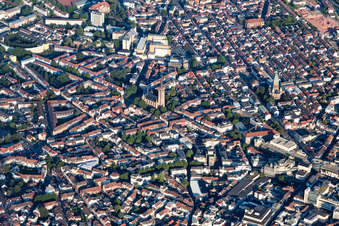 Vue aérienne de Vue de la ville du centre-ville à Kaiserslautern dans le département Rhénanie-Palatinat, Allemagne