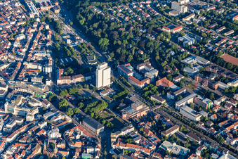 Vue aérienne de Administration municipale et centre citoyen Kaiserslautern à Kaiserslautern dans le département Rhénanie-Palatinat, Allemagne
