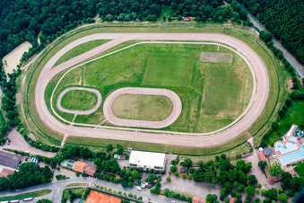 Vue aérienne de Herxheim, hippodrome à Herxheim bei Landau dans le département Rhénanie-Palatinat, Allemagne