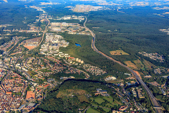 Vue aérienne de Tracé de l'A6 vers l'ouest à le quartier Engelshof in Kaiserslautern dans le département Rhénanie-Palatinat, Allemagne