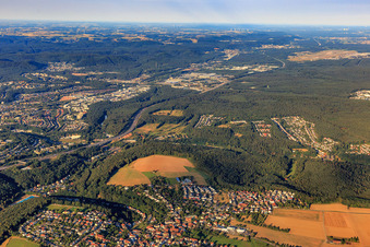 Vue aérienne de Vue de la ville depuis l'est à le quartier Morlautern in Kaiserslautern dans le département Rhénanie-Palatinat, Allemagne