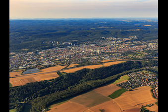 Vue aérienne de Vue d'ensemble de la ville depuis le nord à Kaiserslautern dans le département Rhénanie-Palatinat, Allemagne