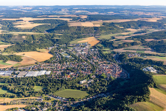 Vue aérienne de Le paysage de la vallée du Glan entouré de collines à Meisenheim dans le département Rhénanie-Palatinat, Allemagne