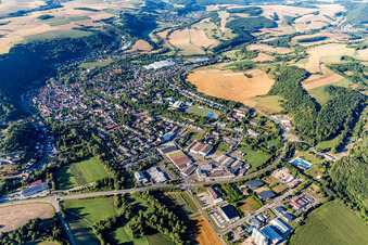 Vue aérienne de Le paysage de la vallée du Glan entouré de collines à Meisenheim dans le département Rhénanie-Palatinat, Allemagne