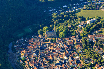 Vue aérienne de Vieille ville vue du nord avec l'église protestante Meisenheim à Meisenheim dans le département Rhénanie-Palatinat, Allemagne