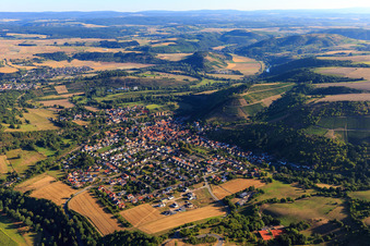 Vue aérienne de Vue de la ville depuis le sud à Odernheim am Glan dans le département Rhénanie-Palatinat, Allemagne