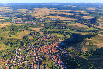 Vue aérienne de Vieille ville vue du sud sous le Humberg à Odernheim am Glan dans le département Rhénanie-Palatinat, Allemagne