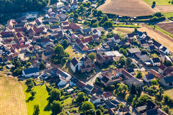 Vue aérienne de Triftstr à le quartier Dreiweiherhof in Hallgarten dans le département Rhénanie-Palatinat, Allemagne