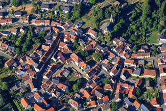 Vue aérienne de Église protestante Alsenz à Alsenz dans le département Rhénanie-Palatinat, Allemagne