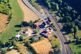 Vue aérienne de Passage à niveau à le quartier Cölln in Mannweiler-Cölln dans le département Rhénanie-Palatinat, Allemagne