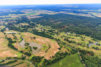Vue aérienne de Château du parcours de golf Lüdersburg à Lüdersburg dans le département Basse-Saxe, Allemagne