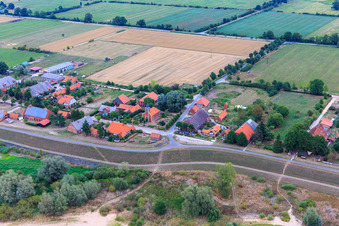 Vue aérienne de Le Fumoir à le quartier Stiepelse in Amt Neuhaus dans le département Basse-Saxe, Allemagne