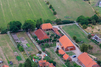 Vue aérienne de Hof an der Elbstr à le quartier Stiepelse in Amt Neuhaus dans le département Basse-Saxe, Allemagne