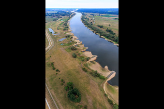Photographie aérienne de Cours de l'Elbe depuis l'est avec de nombreux épis à le quartier Konau in Amt Neuhaus dans le département Basse-Saxe, Allemagne