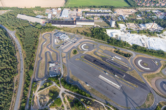Vue aérienne de Piste de karting de Lunebourg et centre de sécurité de conduite ADAC Hansa à le quartier Wagenhorst in Embsen dans le département Basse-Saxe, Allemagne