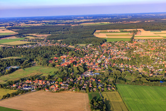 Vue aérienne de Vue de la ville depuis l'ouest à Ebstorf dans le département Basse-Saxe, Allemagne