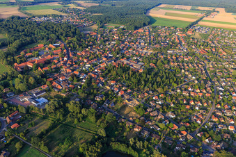 Vue aérienne de Vue d'ensemble de la ville depuis l'ouest à Ebstorf dans le département Basse-Saxe, Allemagne
