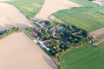 Vue aérienne de Addensthorpe à le quartier Addenstorf in Jelmstorf dans le département Basse-Saxe, Allemagne