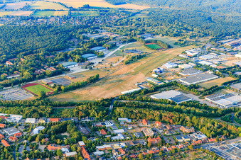 Vue aérienne de Aéroport Lüneburg à le quartier Neuhagen in Lüneburg dans le département Basse-Saxe, Allemagne