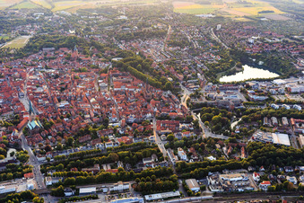 Vue aérienne de Vieille ville à Lüneburg dans le département Basse-Saxe, Allemagne