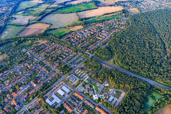 Vue aérienne de Sortie Erbstorfer Landstr depuis la B209 à le quartier Lüne-Moorfeld in Lüneburg dans le département Basse-Saxe, Allemagne