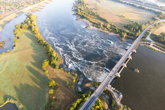 Vue aérienne de Barrage de l'Elbe Geesthacht à Geesthacht dans le département Schleswig-Holstein, Allemagne