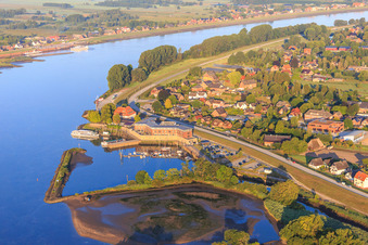 Vue aérienne de Maison de ferry et port de Zollenspieker à le quartier Kirchwerder in Hamburg dans le département Hambourg, Allemagne