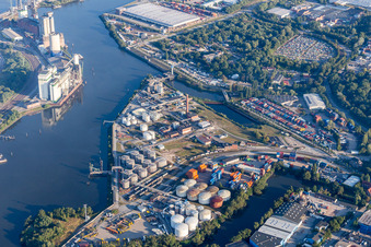 Vue aérienne de Parc de stockage en haute altitude d'UNITAINER Trading GmbH au port de Schluisgrove à le quartier Wilhelmsburg in Hamburg dans le département Hambourg, Allemagne