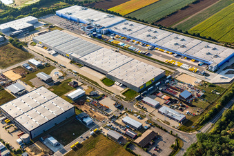Photographie aérienne de Complexe immobilier et terrain du centre logistique d'Amazon Logistik Winsen GmbH - HAM2 (Luhe) à le quartier Luhdorf in Winsen dans le département Basse-Saxe, Allemagne