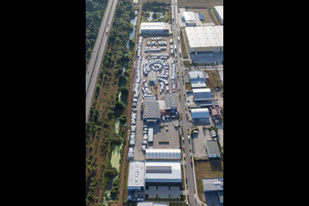 Vue aérienne de Exposition du concessionnaire de camping-cars Freizeit-Center Albrecht GmbH Co. KG (Luhe) à le quartier Luhdorf in Winsen dans le département Basse-Saxe, Allemagne