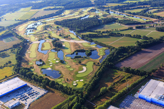 Vue aérienne de Terrains des parcours de golf Green Eagle (Luhe) à le quartier Luhdorf in Winsen dans le département Basse-Saxe, Allemagne