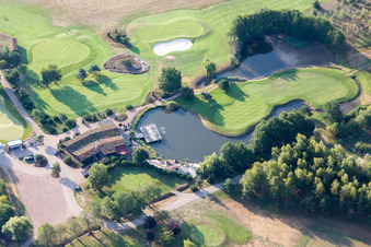 Vue d'oiseau de Terrains des parcours de golf Green Eagle (Luhe) à le quartier Luhdorf in Winsen dans le département Basse-Saxe, Allemagne