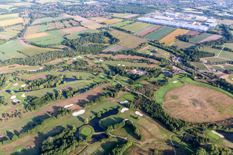 Terrains des parcours de golf Green Eagle (Luhe) à le quartier Luhdorf in Winsen dans le département Basse-Saxe, Allemagne d'un drone