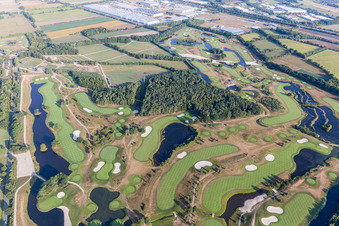 Vue d'oiseau de Terrains des parcours de golf Green Eagle (Luhe) à le quartier Luhdorf in Winsen dans le département Basse-Saxe, Allemagne